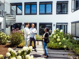 Meeting auf der ROC Office Center Offenbach Dachterasse